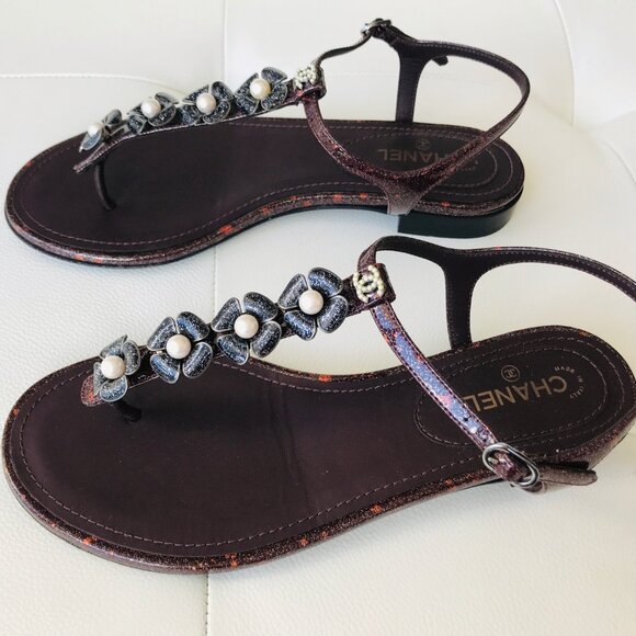 CHANEL BURGUNDY PATENT LEATHER SPARKLE CAMELLIA PEARL CC LOGO THONG SANDALS 36 - Picture 11 of 14